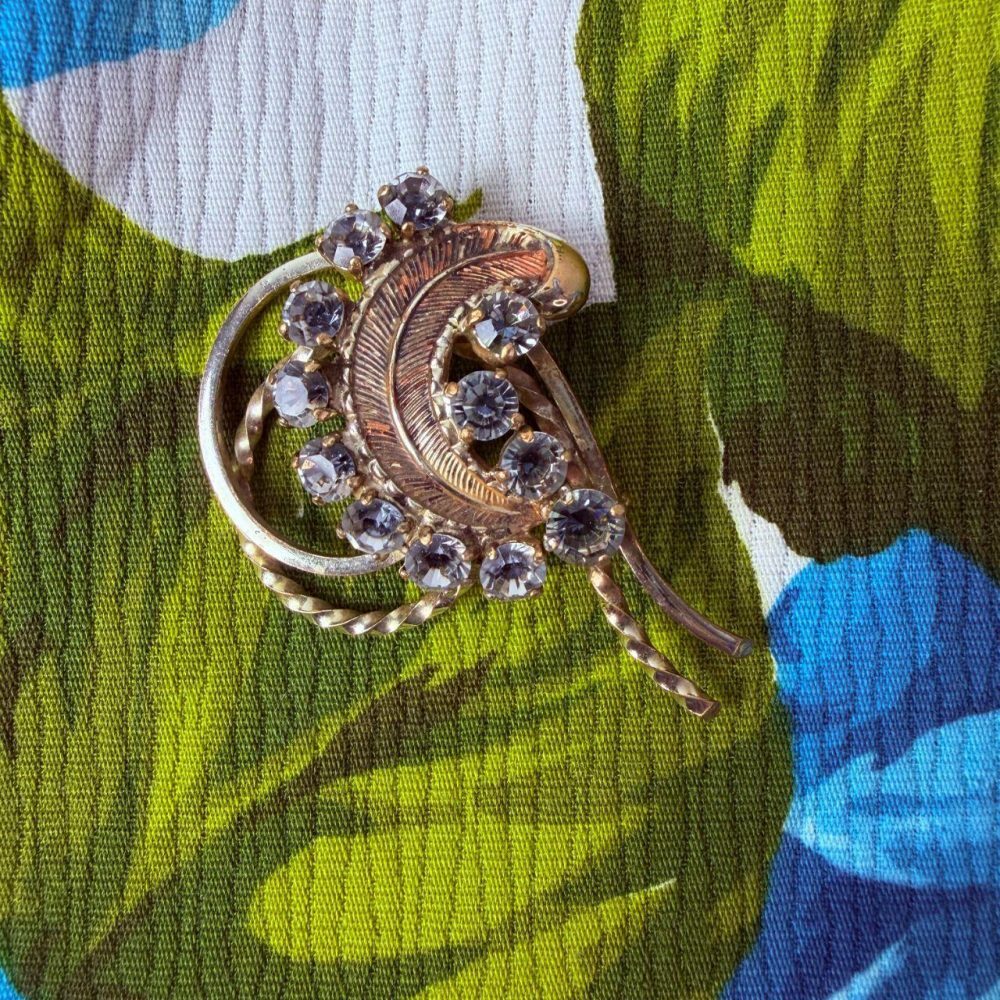 Vintage glass/crystal brooch.